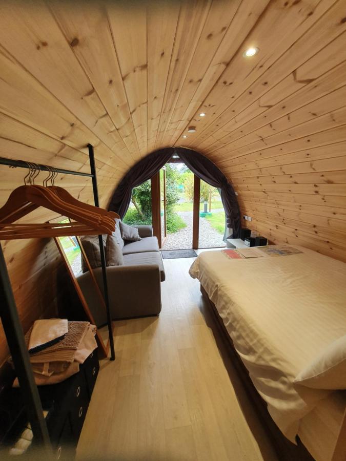 קיל איירן Priory Glamping Pods And Guest Accommodation מראה חיצוני תמונה