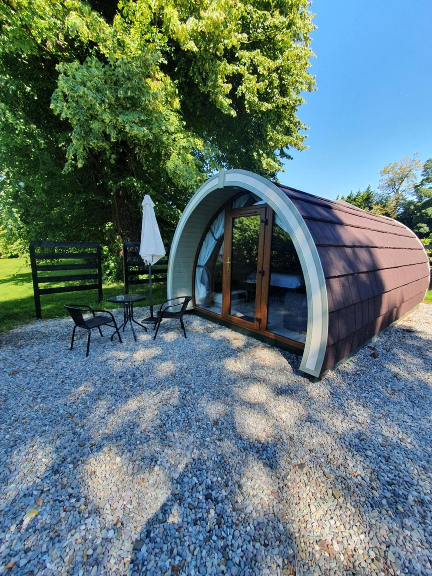 קיל איירן Priory Glamping Pods And Guest Accommodation מראה חיצוני תמונה