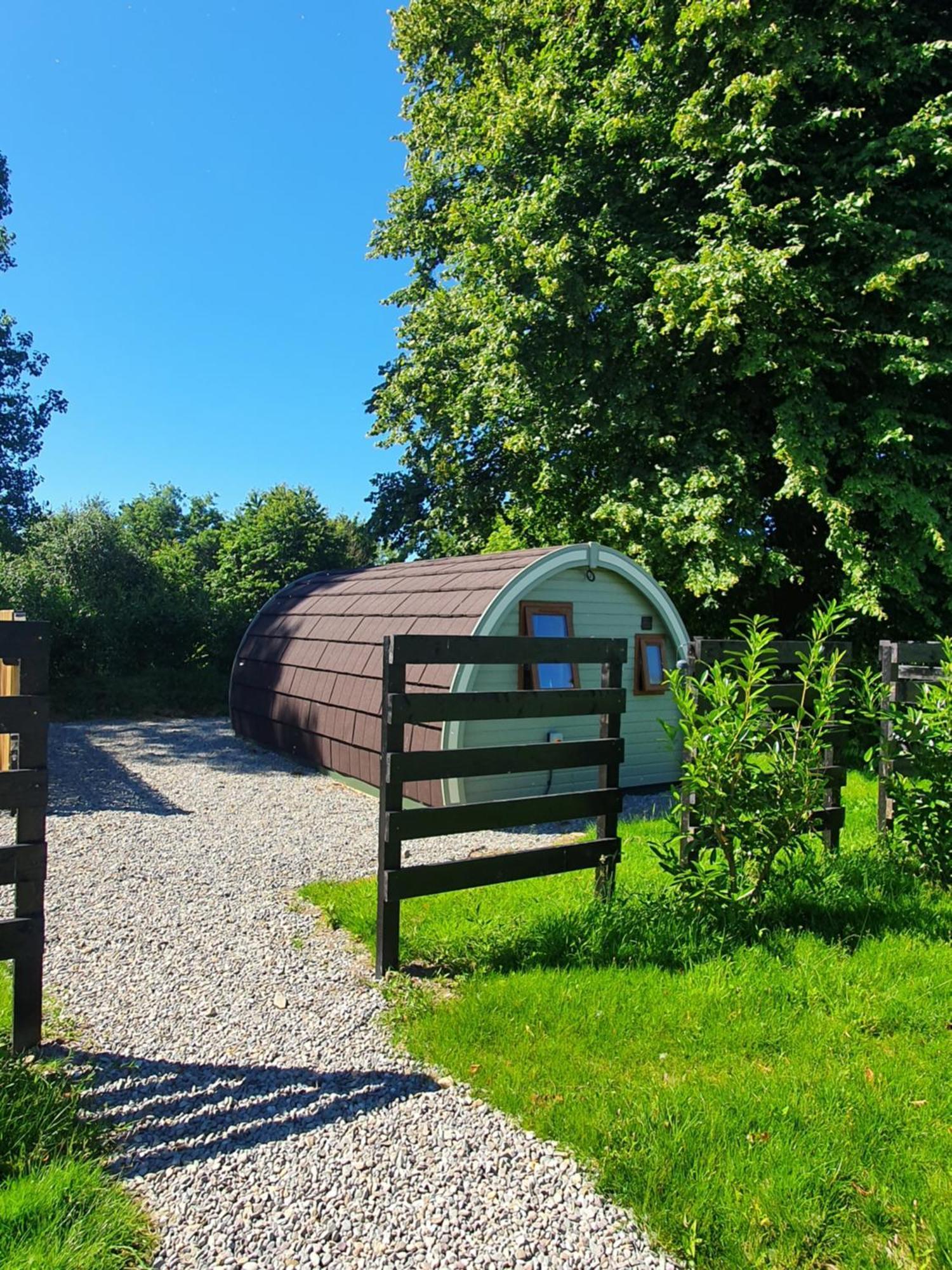 קיל איירן Priory Glamping Pods And Guest Accommodation מראה חיצוני תמונה